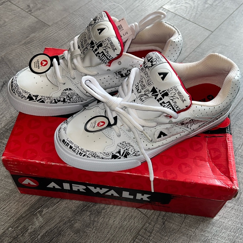 NWT Air Walk Shoes